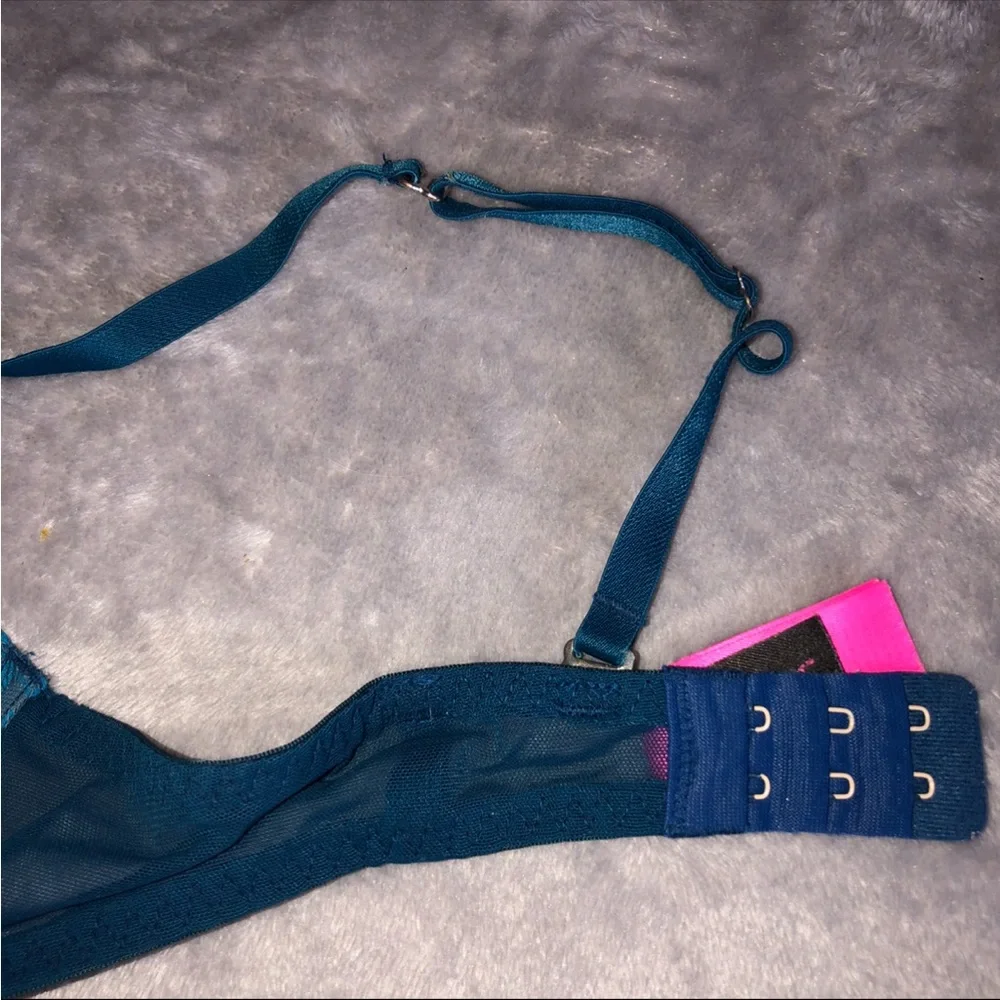 La senza blue double push up bra with a mesh/ net design on the pads 32B - Picture 6 of 8